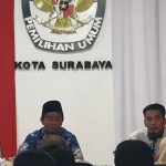 Komisioner KPU Surabaya saat media gathering jelang Kirab Bendera Parpol jelang Pemilu 2024.
