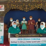 Penyerahan bantuan 11.520 botol hand sanitizer dari  PT Victoria Care Indonesia (PT VCI) di Pendopo Pemkab Bangkalan, Jumat (2/7/2021).