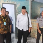 Eks Bupati Malang, Rendra Kresna saat keluar dari tahanan Lapas I Surabaya, Selasa (23/4/2024). Foto: Dok. Kanwil Kemenkumham Jatim