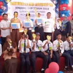 Para juara lomba menyanyi dan mewarnai khusus siswa disabilitas yang digelar oleh Dispendikbud Kota Pasuruan.