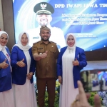 Wakil Wali Kota Batu saat menghadiri rapat pleno IWAPI Jatim 2025.