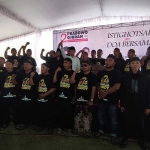 Pimpinan Relawan Pendekar Nusantara ketika mendeklarasikan dukungan pada paslon nomor 2 bersama Jubir TKN Emil Dardak. Foto: YUDI EP/ BANGSAONLINE