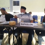 Tim Bapaslon Perseorangan M Yasin - Gunawan saat mengikuti rekapitulasi verifikasi faktual di kantor KPU Kota Surabaya, Senin (20/7).
