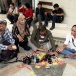 Wartawan di Pasuruan mengumpulkan kartu ID Pers yang akan dibakar, gara-gara 