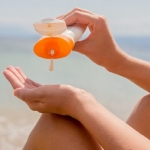 anti-belang-ini-tips-memilih-sunscreen-untuk-kulit-sensitif