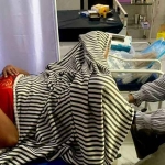 Salah seorang ibu saat memeriksakan diri ke dokter untuk deteksi dini kanker serviks.