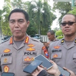 Kabid Humas Polda Jatim saat memberi keterangan ke awak media.