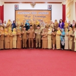 Pemkot Pasuruan foto bersama para kepala sekolah tingkat SD dan SMP negeri maupun swasta se-Kota Pasuruan sebagai wujud silatuhrahmi, berlokasi di Gedung Gradika, Selasa (20/9/2022).