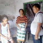 Juama bersama salah satu anaknya saat ditemui di Dusun Mawar, Desa Pesisir, Kecamatan Sumberasih, Kabupaten Probolinggo.