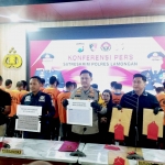 Konferensi pers Polres Lamongan dalam pengungkapan kasus Pungli yang dilakukan Kades Sidomukti (dok. Ist)