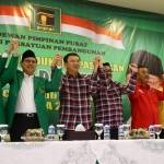 Djan Faridz saat deklarasi mendukukng Ahok-Djarot di kantor PPP Jakarta. Foto: detik.com 