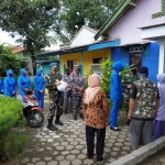 ?Komandan Lanal Cilacap Letkol Laut (P) Bambang Marwoto, turun langsung dari pintu ke pintu mengunjungi Warakawuri di sekitaran kota Cilacap.