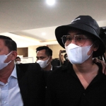 Indra Kenz berjalan untuk menjalani pemeriksaan di Gedung Bareskrim Polri, Jakarta, Kamis (24/2/2022). Foto: Antara