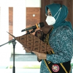 Ketua TP PKK Kota Pasuruan, Fatma Saifullah Yusuf, saat mengukuhkan Insan Genre Pusaka Kota Pasuruan.