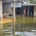 Tangkapan layar video genangan air luapan Bengawan Jero yang merendam permukiman warga di Lamongan