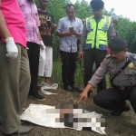 Jasad bayi yang ditemukan seorang pemancing di aliran Sungai Brantas daerah Srengat, Blitar.