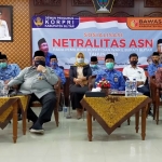 Sosialisasi tentang netralitas ASN yang dilakukan secara daring di Kantor Pemkab Blitar oleh Bawaslu Kabupaten Blitar.
