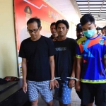 Ketiga pelaku pencurian mobil di Tuban saat diringkus oleh Satreskrim Polres Tuban.