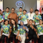 ali Kota Batu, Nurochman, dan Wakil Wali Kota Batu, Heli Suyanto saat berfoto bersama atlet