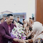 Menteri ATR/BPN ketika mendapat sambutan saat tiba di Surabaya.