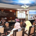 Pemerintah Kota (Pemkot) Pasuruan melalui Dinas Kominfotik menggelar bimbingan teknis (bimtek) di Ruang Rapat Untung Suropati Kota Pasuruan.