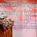Gubernur Khofifah saat menghadiri Napak Tilas Persaudaraan Sejati dan Penyerahan Bantuan Alat Musik di Majelis Agung Gereja Kristen Jawi Wetan (GKJW) Malang, Sabtu (6/11).