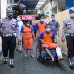 Ketiga pelaku digelandang ke Mapolres Jombang. foto: AAN AMRULLOH/ BANGSAONLINE