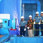 Pangarmatim (tiga dari kiri) saat menghadiri First Steel Cutting Kapal LPD di PT. PAL Indonesia.