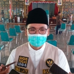 Bupati Bangkalan Abdul Latif Imron saat memberikan penjelasan usai rakor dengan Gugus Tugas dan Kemenag di Pendopo Agung, Kamis (4/6).