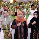 Gubernur Khofifah bersama Gubernur Sherly saat menghadiri buka bersama 800 Muslimat NU Maluku Utara.