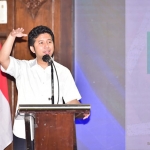 Wagub Jatim, Emil Elestianto Dardak, saat menjadi keynote speaker dalam Seminar Nasional di Lamongan.