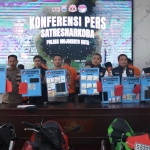 Rilis pers ungkap kasus hasil penangkapan pengedar narkoba yang digelar Polres Mojokerto Kota.