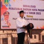 Wakil Wali Kota Pasuruan, Adi Wibodo, saat memberi sambutan dalam sosialisasi perda pajak dan retribusi daerah.