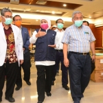 Gubernur Khofifah saat menyambut kedatangan Gugus Tugas Covid-19 Indonesia dan Badan Intelijen Negara (BIN) di Gedung Negara Grahadi Surabaya, Sabtu (13/6) siang.