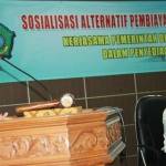 CARI ALTERNATIF: Wabup Nur Ahmad Syaifuddin membuka sosialisasi tentang skema KPBU, di Aula Delta Graha Kantor Pemkab Sidoarjo Rabu (24/8). foto: MUSTAIN/ BANGSAONLINE