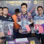 Rilis tersangka dan BB di Mapolres Probolinggo Kota.