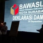Deklarasi Damai yang digelar Bawaslu Kota Surabaya di Hotel Majapahit, Jumat (25/9). foto: NANANG F/ BANGSAONLINE