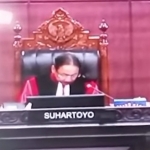 Ketua MK sekaligus Ketua Panel 1 Suhartoyo saat memimpin sidang PHPU Kada Gresik. Foto: Ist.