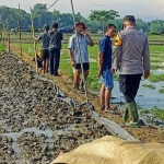 Jasad korban sebelum dievakuasi petugas.