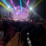 Ribuan Massa dari berbagai wilayah, padati Mubarok Bersholawat di Lapangan Desa Purwojati Kecamatan Ngoro, Kamis (21/11/2024).