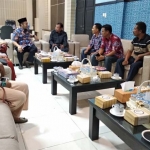 Ketua DPRD Debby Kurniawan dan Ketua Komisi D Ali Mahfudl saat menerima warga.