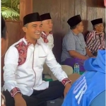 Pasangan "Manfaat" (Lukman Fauzan Untuk Rakyat) saat menerima tamu dari berbagai tokoh sepuh di Bangkalan di Pendopo KH. Hasani Subir.