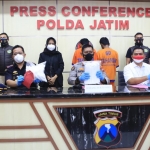 Kabid Humas Polda Jatim, Kombes Pol Gatot Repli Handoko, saat memimpin konferensi pers terkait penyelundupan 6 Kg Sabu dari Malaysia.