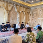 Suasana rapat pengusulan KH M Yusuf Hasyim sebagai pahlawan nasional di kediaman Prof KH Asep Saifuddin Chalim di Jalan Siwalankerto Utara Surabaya, Senin (10/3/2025). Foto: M Mas