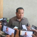 Jubir PT Granting Jaya, Agung Pramono, saat memberikan penjelasan ke awak media.