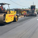 Proyek peningkatan Jalan Pekayon di Kecamatan Sooko sudah tahap finishing.
