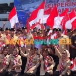 Gubernur Jawa Timur, Khofifah Indar Parawansa saat peringatan Hari Pramuka ke-64 Tahun 2025 di Dermaga Madura, Koarmada II Surabaya. Foto: Devi Fitri Afriyanti/BANGSAONLINE