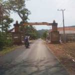 SEPI: Pintu gerbang Dusun Pancer Desa Sumberagung, Pesanggaran, Banyuwangi, kemarin. foto detik