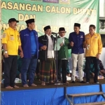 Enam pimpinan parpol saat membacakan naskah deklarasi untuk mendukung pasangan Fattah Jasin - Ali Fikri di Pondok Pesantren Terate, Sumenep.