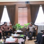 Gubernur Jatim menerima Ketua KPAI di RK Kantor Gubernur Jatim Jl. Pahlawan No. 110 Surabaya, Kamis (17/5) siang. 